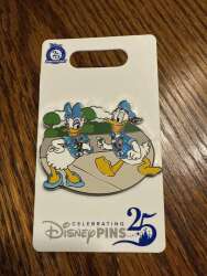 100260 - Celebrating 25 Years of Disney Pin Trading - Daisy and Donald Duck Pin Trading alternate image