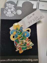 100314 - Cast Member Exclusive - Mickey, Minnie and Genie Decorating a Christmas Tree - Walt Disney World