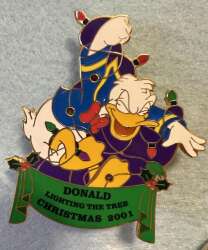 Donald Duck - Lighting the Tree
