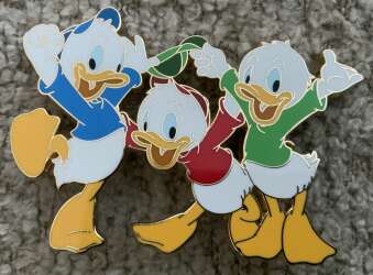 100494 - Huey, Dewey, and Louie Duck Jumping - Disneyland Resort Paris