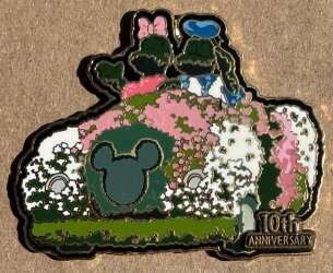 100658 - Epcot International Flower & Garden Festival 2003 - Donald & Daisy Topiary - Walt Disney World alternate image