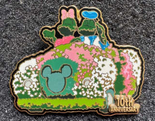 Donald & Daisy Topiary