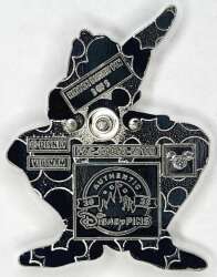 100986 - WDW Hidden Disney Series 2025 Wave B: Green Color Story - Peter Pan - Walt Disney World alternate image