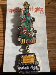 101015 - Osborne Family Spectacle of Dancing Lights - Goofy and Christmas Tree - Walt Disney World