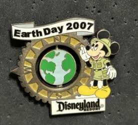 101194 - Earth Day - Mickey Mouse Earth Day 2007 Spinner - Disneyland Resort