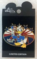 101267 - 4th of July/Independence Day - Donald Holding Flag - Oval - Stars - Disneyland Resort
