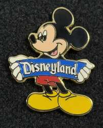 101425 - Mickey Carrying Blue Disneyland Banner - Disneyland Resort