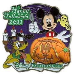 101840 - Halloween 2011 - Mickey & Pluto carving a pumpkin - Disney Vacation Club