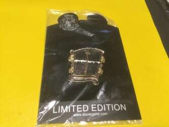 102353 - Disney Shopping Winter Windows 2007 - Jack and Sally - Nightmare Before Christmas - Disney Store US