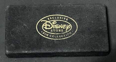 102381 - Disney Store Gold Mickey Mouse Pin Set - Disney Store US alternate image