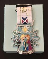 102479 - World of Frozen - Anna and Elsa Lanyard and Medal - Hong Kong Disneyland