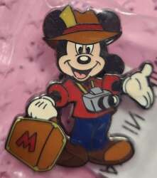 102575 - Traveling Mickey with Suitcase and Camera - Fantasy Unlicensed