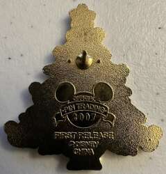 103067 - Christmas 2007 - Christmas Tree with Jeweled Mickey Mouse Icon Ornaments alternate image