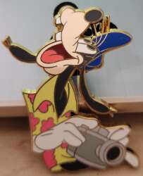 103168 - Four Parks One World - Tourist Goofy with Camera