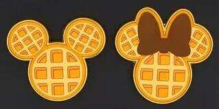 103178 - Loungefly - Mickey & Minnie Mouse Waffle Scented Enamel Pin Set - Disney Licensed alternate image