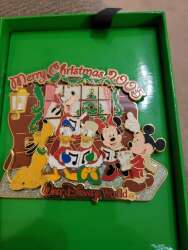 Mickey & Friends Caroling