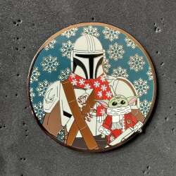 103739 - Fantasy Pin Series: Pin Sorcerer - Mandalorian & Grogu Christmas - Fantasy Unlicensed