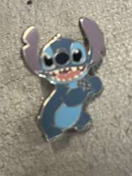 103952 - Lilo and Stitch - Stitch Hands Clasped