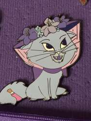 104283 - Fantasy Pins and Cats - Yzma Cat - Fantasy Unlicensed