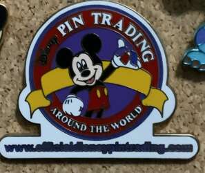 Pin trading mickey
