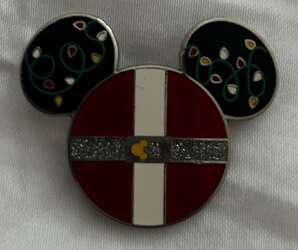 21809 - Christmas 2018 - Santa Mickey Mouse Icon Holiday Pin alternate image