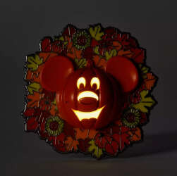 104938 - Mickey Mouse Family Halloween Collection - Mickey Mouse Jack-o'-Lantern Wreath Light-Up Halloween Pin alternate image