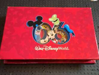 105358 - 2006 Dated Year Pins - WDW 06 Pin With Dangle - Walt Disney World alternate image