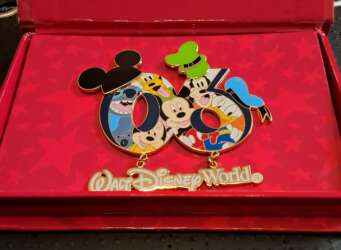 105358 - 2006 Dated Year Pins - WDW 06 Pin With Dangle - Walt Disney World