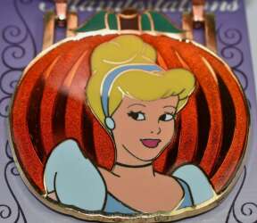 105372 - Magical Manifestations Bi-Monthly Series - Cinderella in Hinged Pumpkin - Walt Disney World alternate image