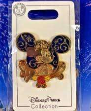 HKDL Mickey with Crown