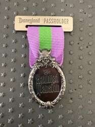 105794 - DLR Annual Passholder 2017 Attraction Medals - DLR Annual Passholder 2017 Attraction Medals - Haunted Mansion - DLR - Disneyland Resort