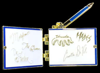 105795 - Autograph Books - Villains - Shanghai Disney Resort alternate image