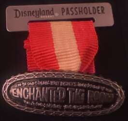 105903 - 2017 Annual Passholder Quarterly Collection - Enchanted Tiki Room - Disneyland Resort alternate image