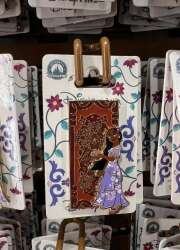 Disney  Pin Encanto Isabela Madrigal  Disneyland Paris