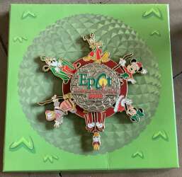 106239 - Holiday 2009 - Mickey and Friends Holidays Around the World Spinner - Walt Disney World alternate image