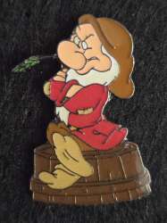 106313 - ProPin - Snow White - Grumpy Sitting on a Washtub Wheat in Mouth