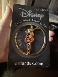 106454 - Artland - Winnie the Pooh - Tigger climbing a tree - Artland / ACME alternate image