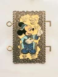 106674 - Screen 4 pin set - Mickey - Hong Kong Disneyland