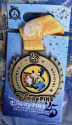 107410 - Celebrating Disney Pins 25: Medals - Goofy alternate image