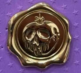 Evil Queen Poison Apple - Gold Chaser