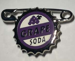 107802 - Grape Soda Ellie Badge - Disney Studio Store Hollywood / Soda Fountain