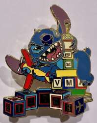 107813 - Stitch as King Kong with Blocks - Disney Auctions