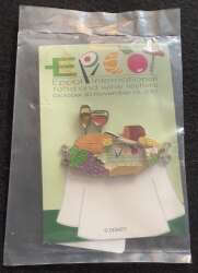 108249 - EPCOT International Food & Wine Festival 2001 - Table Spread - Walt Disney World