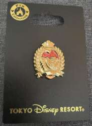 108528 - Gold Crest Emblem - The Cheshire Cat - Tokyo Disneyland Resort alternate image