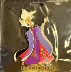 108751 - Disney Villains (2025) - Peddler’s Disguise Spell - Walt Disney Imagineering alternate image