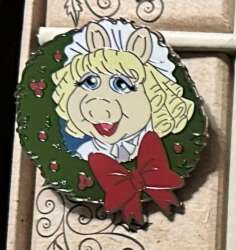 108768 - The Muppet Christmas Carol 24-Day Advent Calendar - Miss Piggy as Mrs. Emily Cratchit - Disney Store US alternate image
