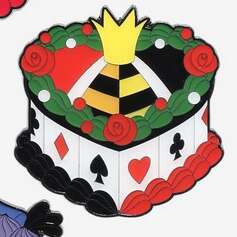 108901 - Villain Vintage Cake Blind Box - Queen of Hearts - Loungefly alternate image