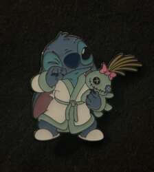109325 - Hot Topic - Lilo & Stitch - Stitch In A Robe Holding Scrump - Loungefly