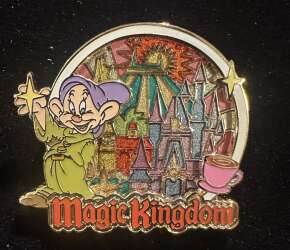 110100 - Cast Exclusive Parks Series - Dopey & Magic Kingdom