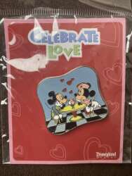 110620 - Disneyland Annual Passholder 2009 - Dining Pin - Celebrate Love - Mickey & Minnie Sundae - Disneyland Resort